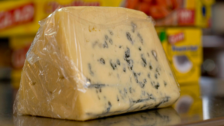 Times: Франция может остаться без любимых сыров с плесенью