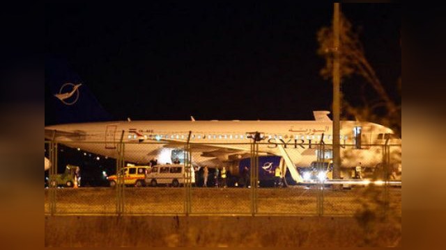 На борту задержанного в Турции самолета находились сотрудники ФСБ