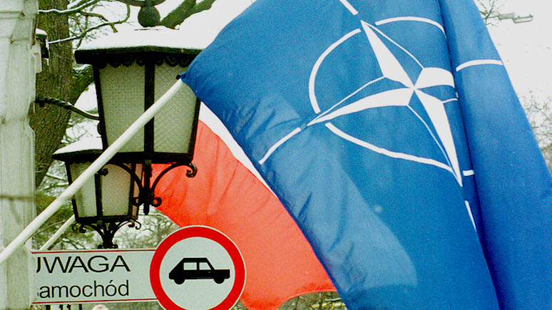 Польский генерал: на НАТО нападать Россия не станет, но и от гибридных атак не откажется