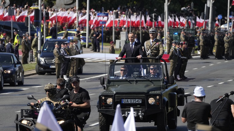 Times: Польша вдвое увеличивает армию, чтобы противостоять России 