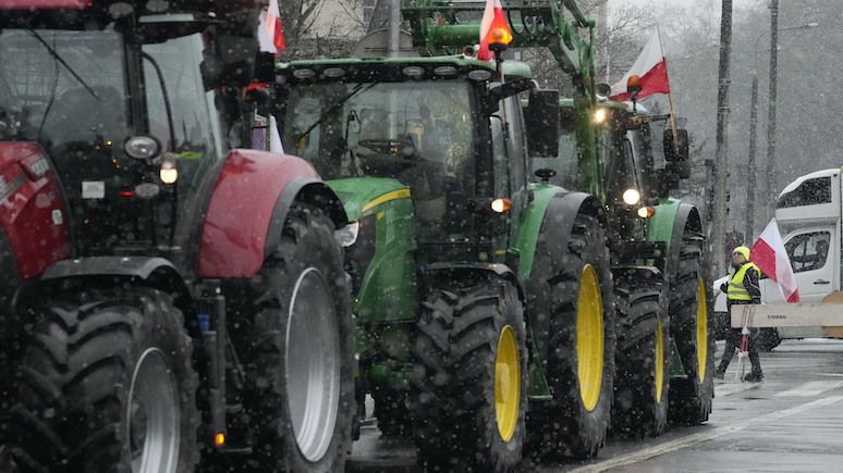 «Мы им помогли, а они захватили все рынки»: польские фермеры объявили о блокаде Украины