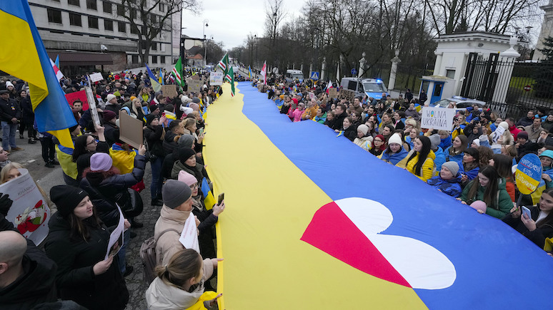 Польский политик: лучше сейчас поддержать Киев, чем потом расплачиваться польской кровью