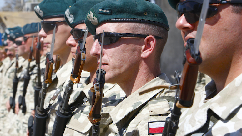«Перед глазами до сих пор погибшие в Афганистане и Ираке»: экс-министр поддержал отказ Польши отправить солдат на Украину