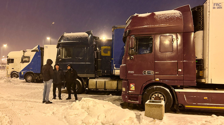СТРАНА: Украина теряет миллиарды из-за блокады польской границы