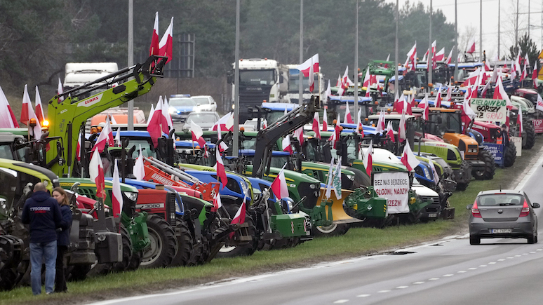 Politico: пока польские фермеры блокируют границу, единственным победителем остаётся Путин