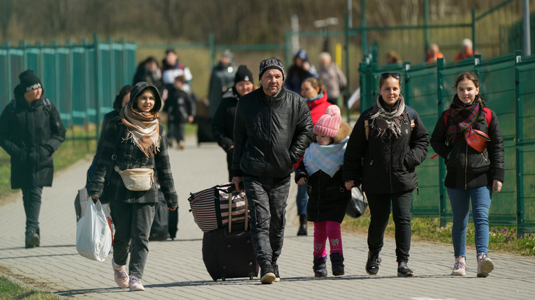 СТРАНА: Польша постарается задержать у себя украинских беженцев 