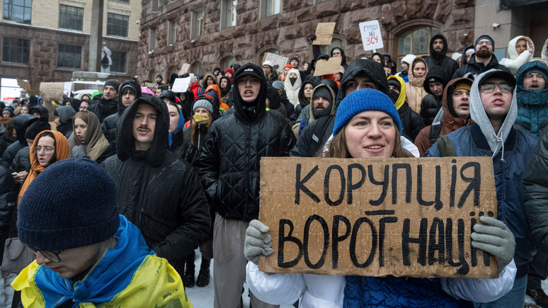 СТРАНА: более 60% украинцев отмечают рост уровня коррупции