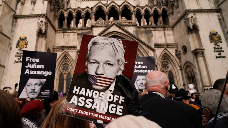 Guardian: лондонский суд отложил экстрадицию Ассанжа в США