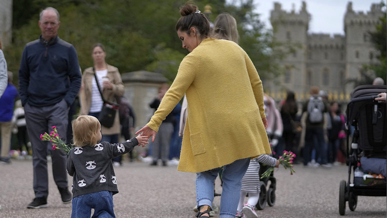 Экономическая нестабильность и представление материнства в самых мрачных тонах — Times о том, почему британки больше не хотят иметь детей