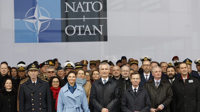Обозреватель AC: США должны понизить НАТО до «регионального института»