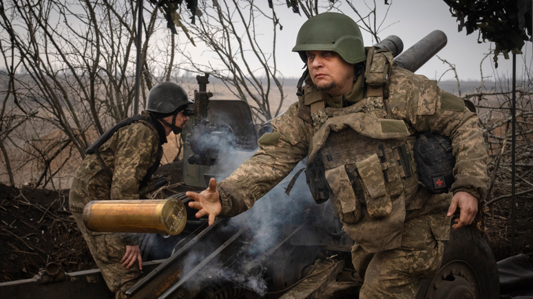 Обозреватель Bloomberg: Россия пользуется нерешительностью Запада в оказании помощи Украине 