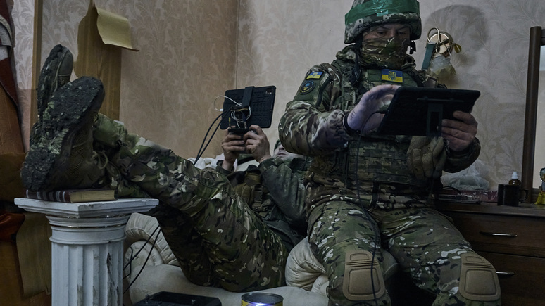 Politico: Зеленский запретил своим военным играть в онлайн-казино