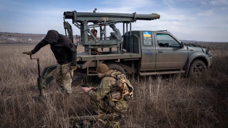 Express: украинцы не хотят воевать, а помощь США ещё не пришла