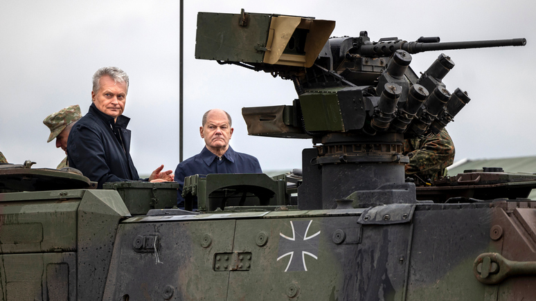 Spiegel: Шольц на танке пообещал Литве защиту от России в обмен на люксовые казармы для бундесвера 