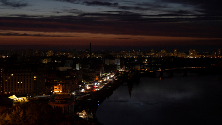 AP: отключения электроэнергии заставляют украинцев опасаться будущих холодов