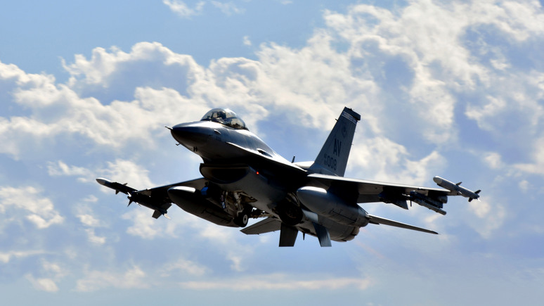 T-Online: даже если Украина получит F-16, то пилотов для них не хватит