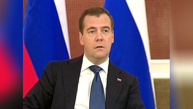 Медведев: спина Путина выдержит тяжесть президентского срока