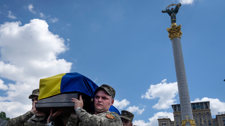 Guardian: «не готов умирать» — украинцы всё чаще пытаются сбежать из страны, чтобы не попасть на фронт