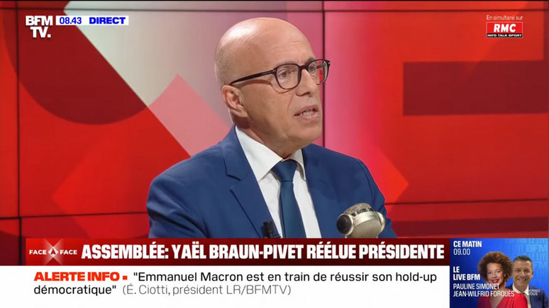 Глава французских республиканцев: Францию от блокады спасёт только отставка Макрона