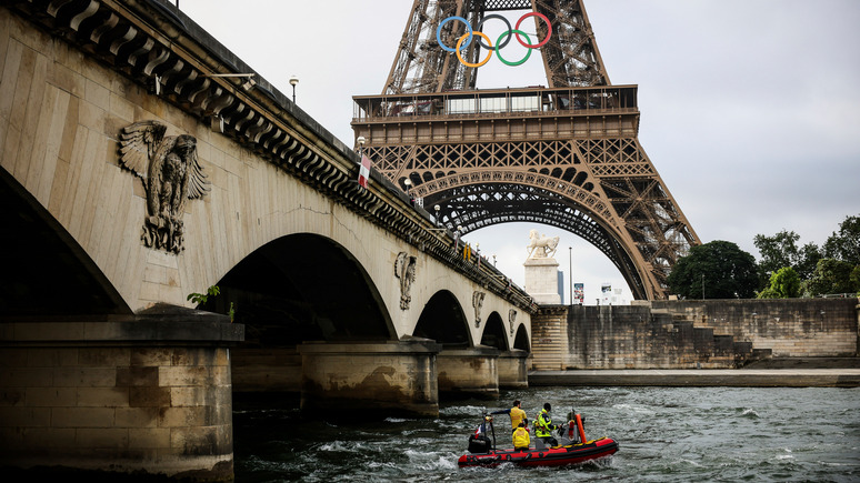Bloomberg: тренировку триатлонистов на Олимпиаде отменили из-за загрязнения Сены 