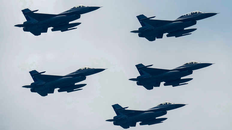 Reuters: F-16 не станут панацеей, а забота о них только доставит Украине хлопот