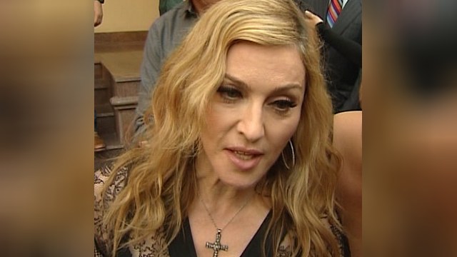 Петербуржцы решили говорить с Мадонной на языке денег