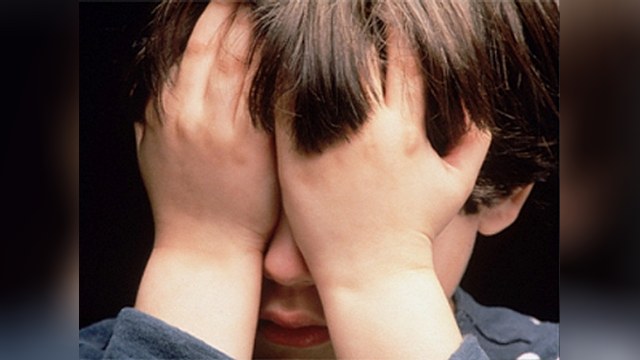 Родители держали ребенка-инвалида в хлеву