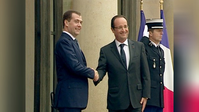 Парижский визит Медведева был небогат на контракты