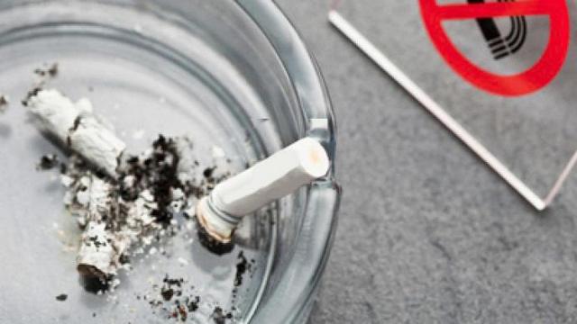 «Антитабачный» закон помешает курильщикам выходить в свет