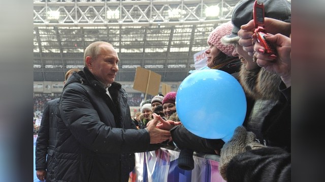 FT: Путин «держит в узде» элиту, чтобы понравиться народу