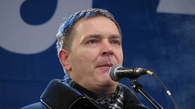 За любовь к русскому языку украинского депутата забросали фекалиями