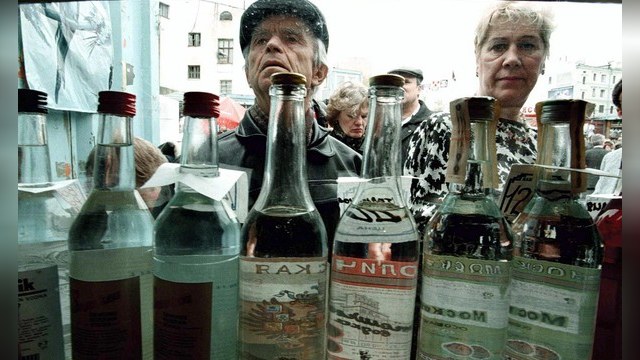 Россияне стали меньше покупать водку и пиво