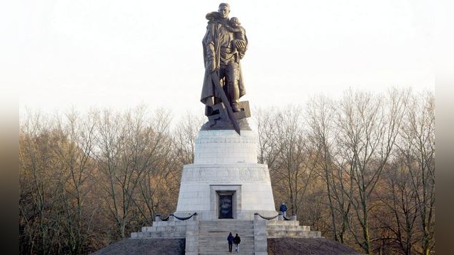 Как ухаживают за могилами советских воинов в Германии 