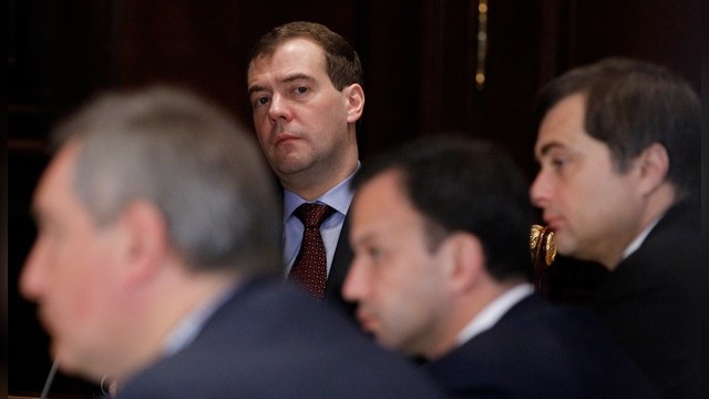 Welt Online: Отставка Суркова - удар по Медведеву