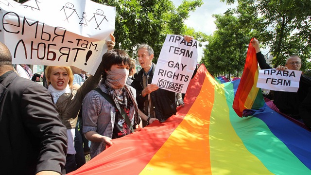 WSJ: 47% россиян считают, что геи должны быть гражданами второго сорта