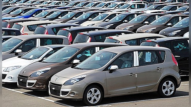  Продажи Renault в России растут, а у «АВТОВАЗА» падают