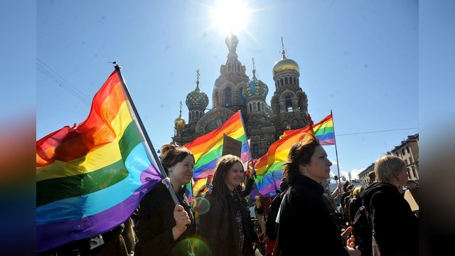 Путин запретит гей-семьям усыновлять российских детей