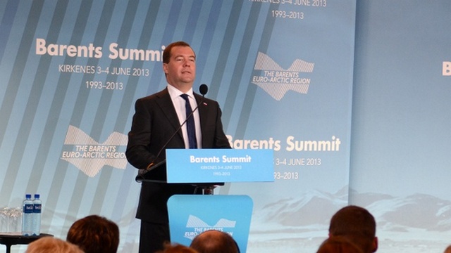 Медведев предлагает безвизовый режим в Баренцевом регионе