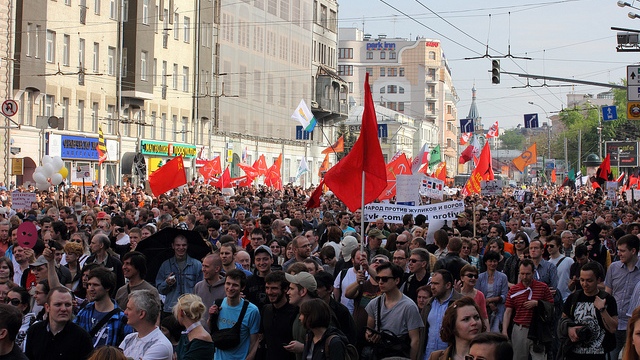 Forbes: На марш оппозиции в Москве собралось около 10 тысяч человек