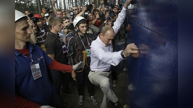 Обозреватель Forbes развеял слухи о падении популярности Путина