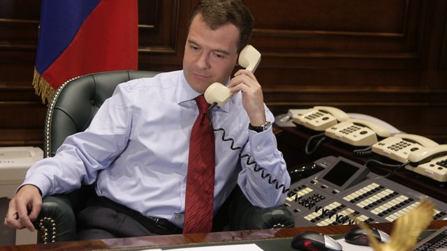 Спецслужбы США шпионили за Медведевым в Великобритании