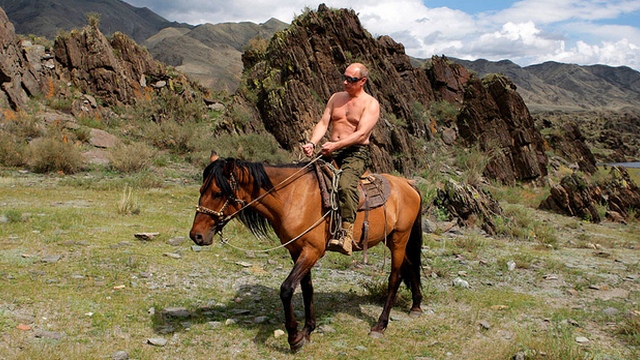 Huff Post: Обнаженный торс Путина вдохновил Кэмерона на шутку