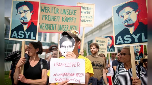 Сноуден получил немецкую награду «за разоблачительство»