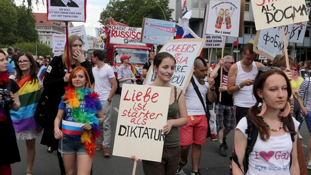 В ФРГ обсуждают возможность предоставления убежища геям из РФ