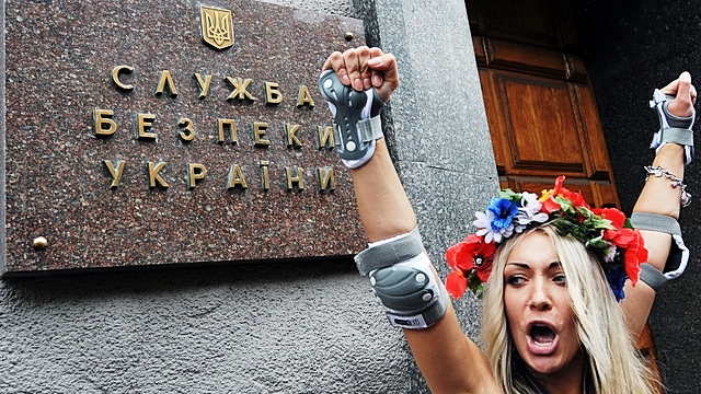 Избитые активистки Femen боятся Путина и требуют охрану