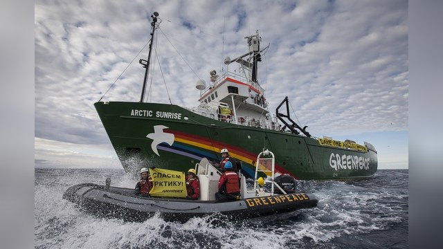 «Гринпис» отправился в Арктику вопреки запрету России