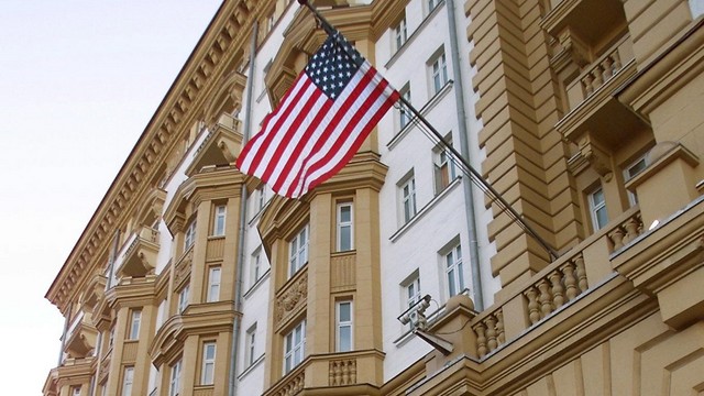 Москвичи готовы закопать iPad ради американской визы