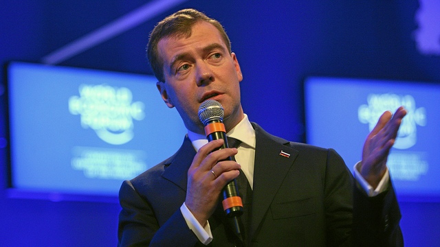 Медведев: России нужно рискнуть, иначе она окажется в пропасти