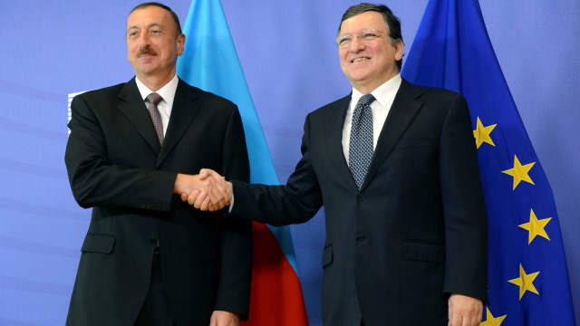 ЕС и выборы в Азербайджане: первым делом - газ, ценности - потом? 