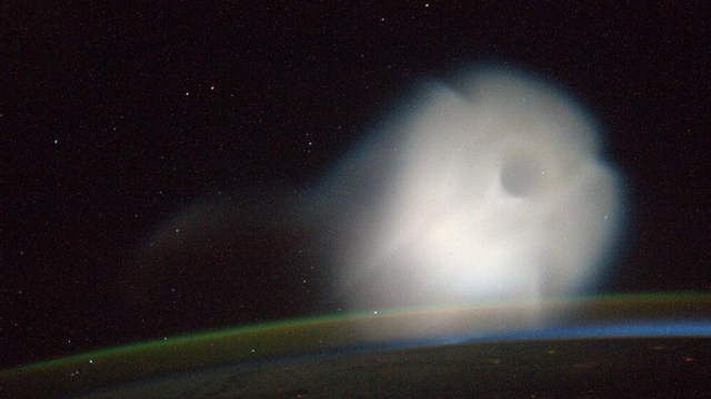 Жуткое облако-привидение оказалось ракетой «Тополь»